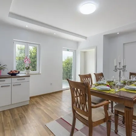 Βίλα Luana With Private Pool In Beautiful *
