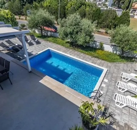 Βίλα Luana With Private Pool In Beautiful Ρόβινι