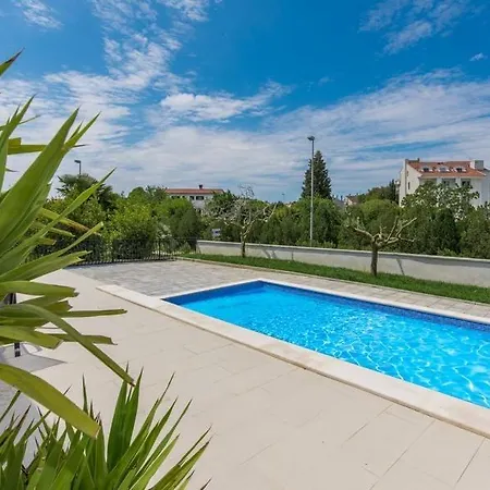 Luana With Private Pool In Beautiful Ρόβινι